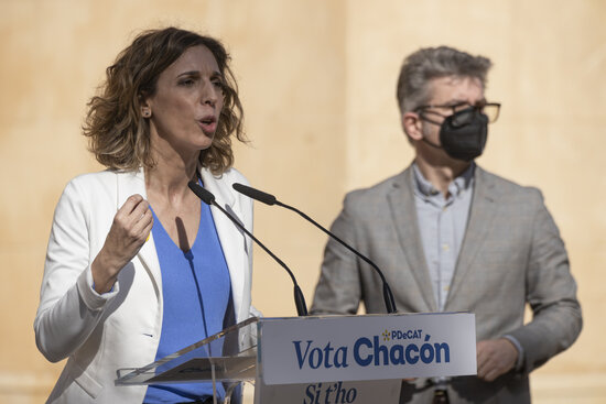 PDeCAT candidate Àngels Chacón at a campaign event (by Job Vermeulen)